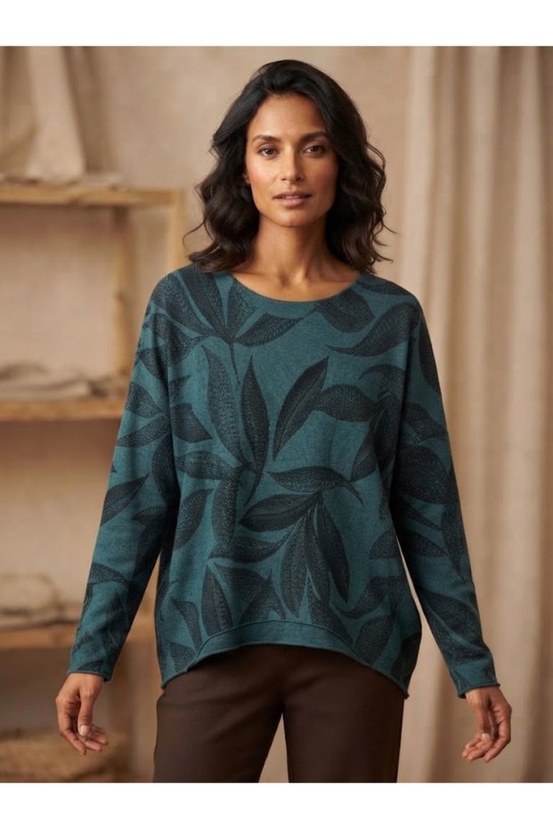Women's Italian Boat Neck Leaf-Patterned Long-Sleeved Knit Blouse