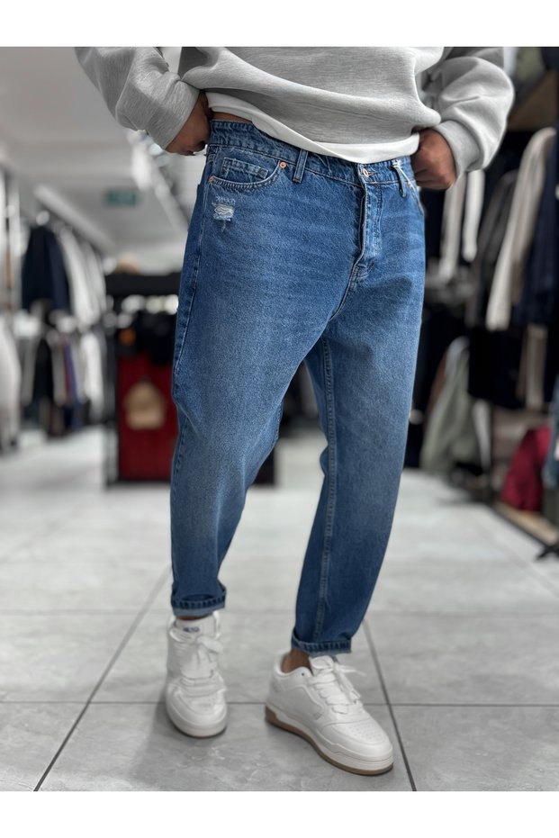 Blue Boyfriend Jeans with Ripped Pocket Details WE-2402