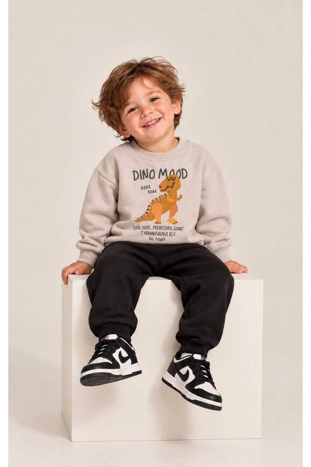 Oversized Dino-Printed Sweatshirt with a Simit Collar / 3-Strand Drawstring Sweatsuit with Elastic Waistband