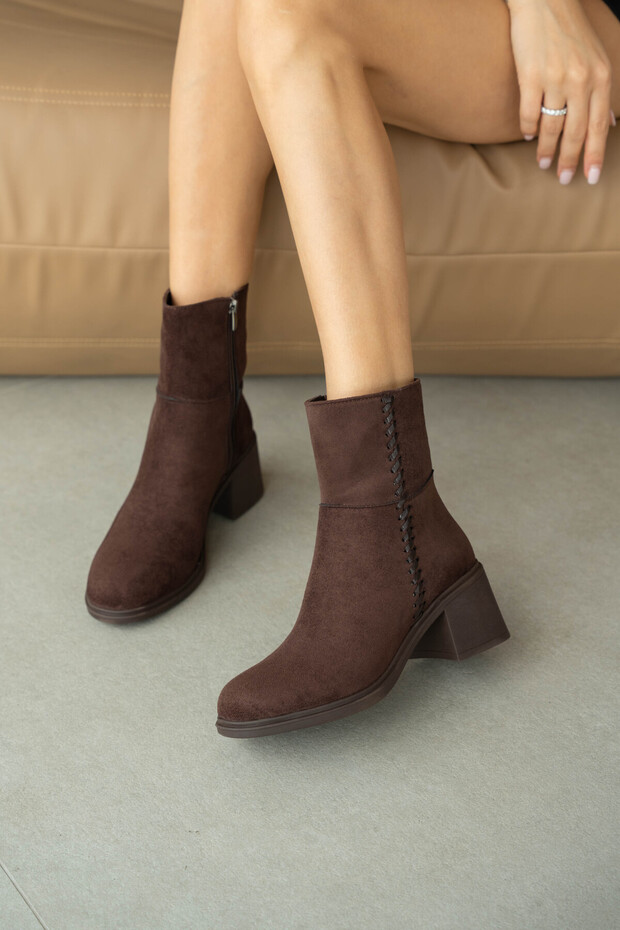 Women's Boots with Block Heels and Side Accents - BROWN SUEDE