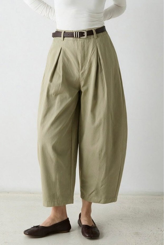 BARREL-CUT PANTS WITH BELTED PLEATS PER51507