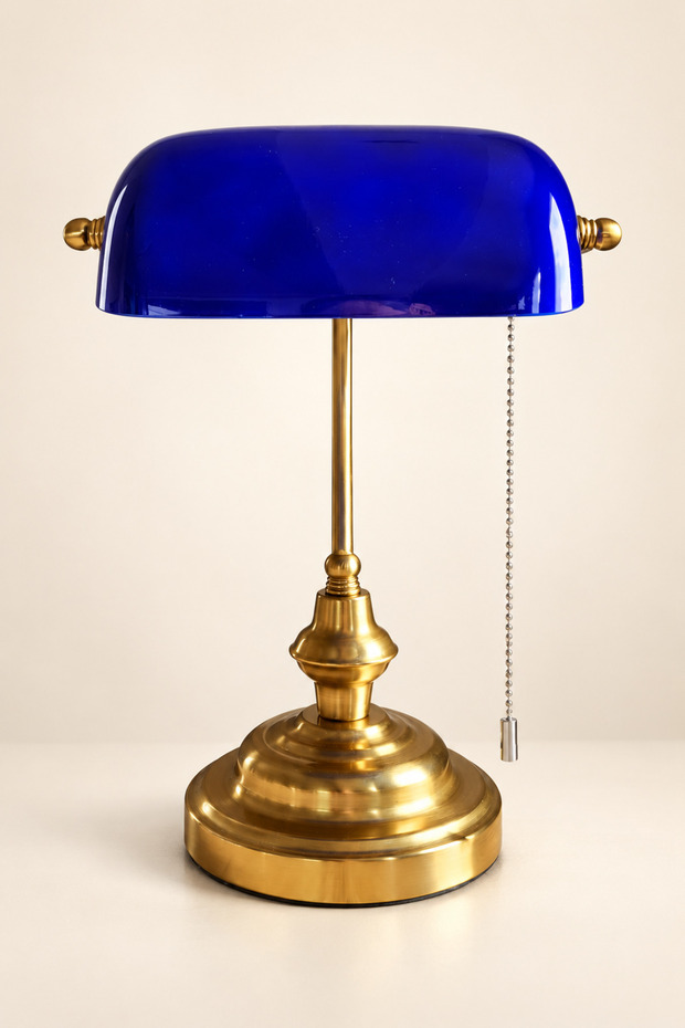 Banker Original Distressed-Finish Living Room Modern Design Table Lamp