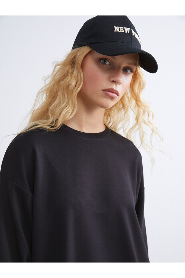 TWO MT SHOP QUALITY XSIDE Black Oval-Neck Oversized Women's Sweatshirt