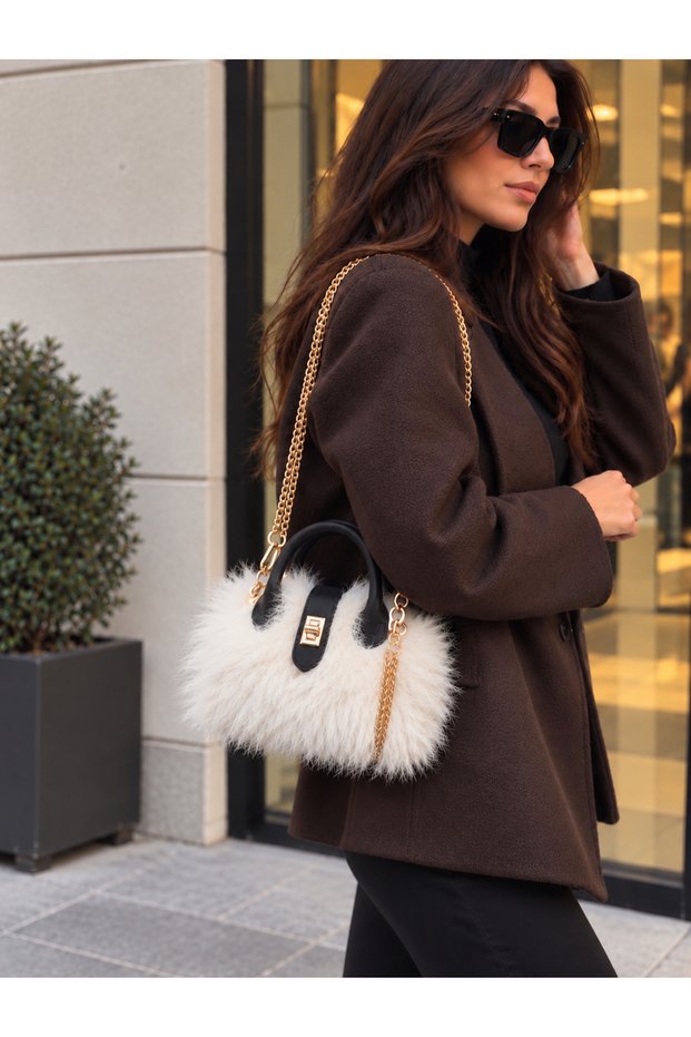 Plush Women's Clutch Bag and Shoulder Bag with Chain Strap—Medium-Sized Stylish Winter Bag