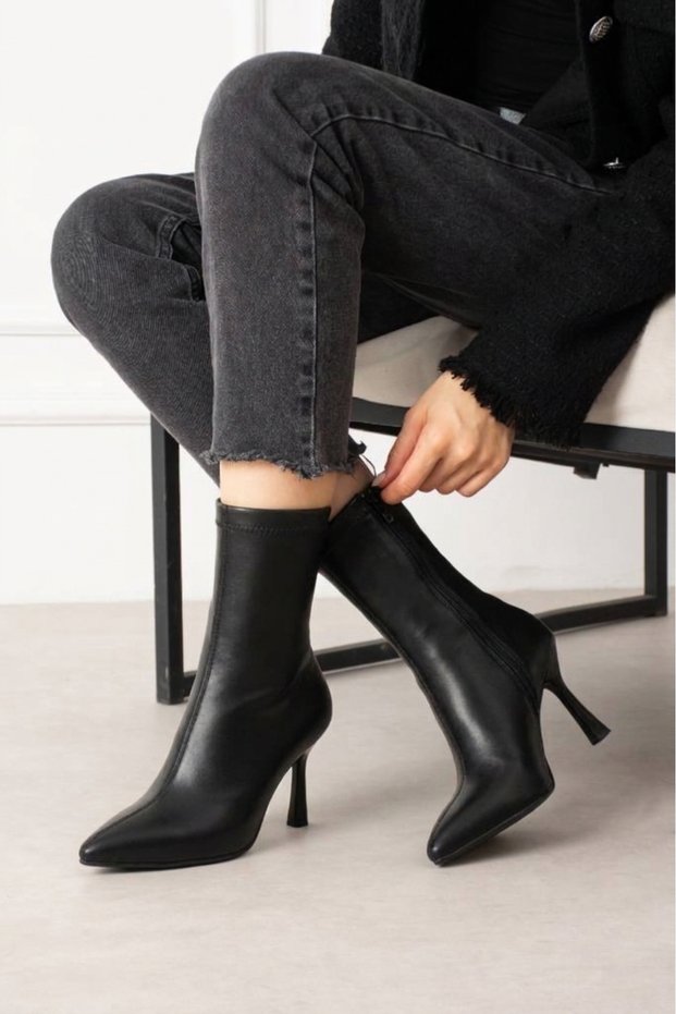Women's Zip-Up Boots with Stiletto Heels: Casual and Formal Elegance