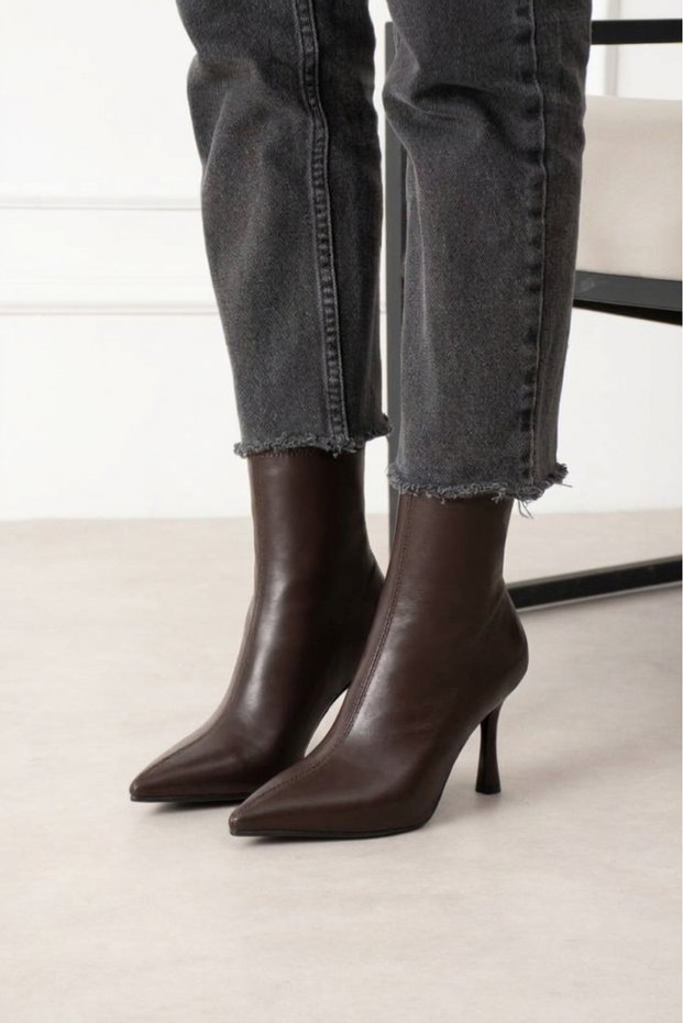 Women's Zip-Up Boots with Stiletto Heels: Casual and Formal Elegance