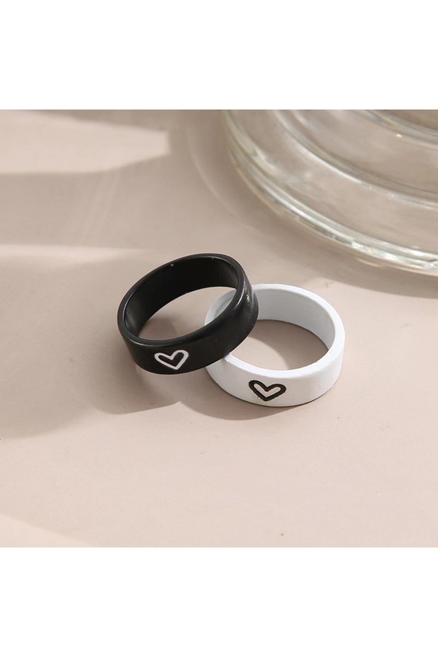 7.5 2pcs 2PCS Cross-Border Minimalist Cute Black White Love Couple Friendship Rings Set