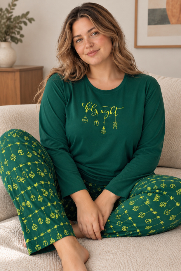 Women's Plus-Size Winter Pajama Set: Elegant New Year's Pattern, Soft Textured Design, Heat-Retaining, Stylish, and Elegant Loungewear