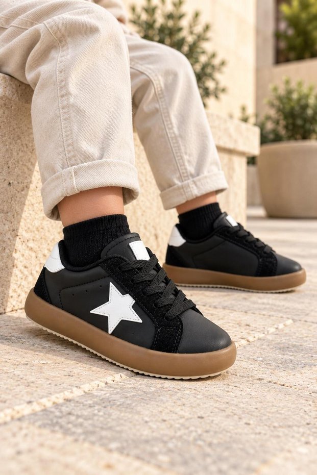 Unisex Rubber Sole, Lace-Up Casual Sneakers for Girls and Boys with Star Details