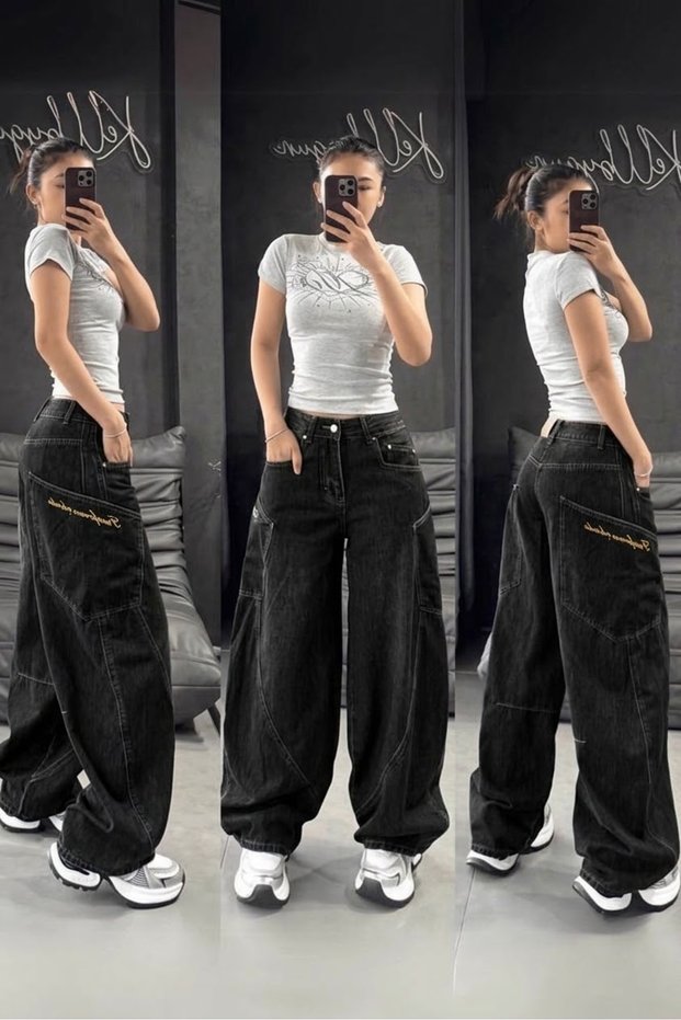 Black Relaxed-Fit Baggy Jeans with Kangaroo Pockets
