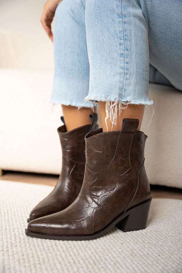 Carlo Bitter Coffee-Textured Stylish, Comfortable, With Thick Heel, Western Women's Boots