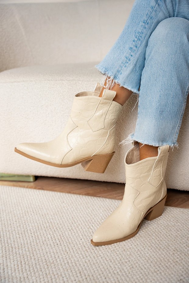 Carlo Women's Western Boots with Seam Detail and Thick Heels