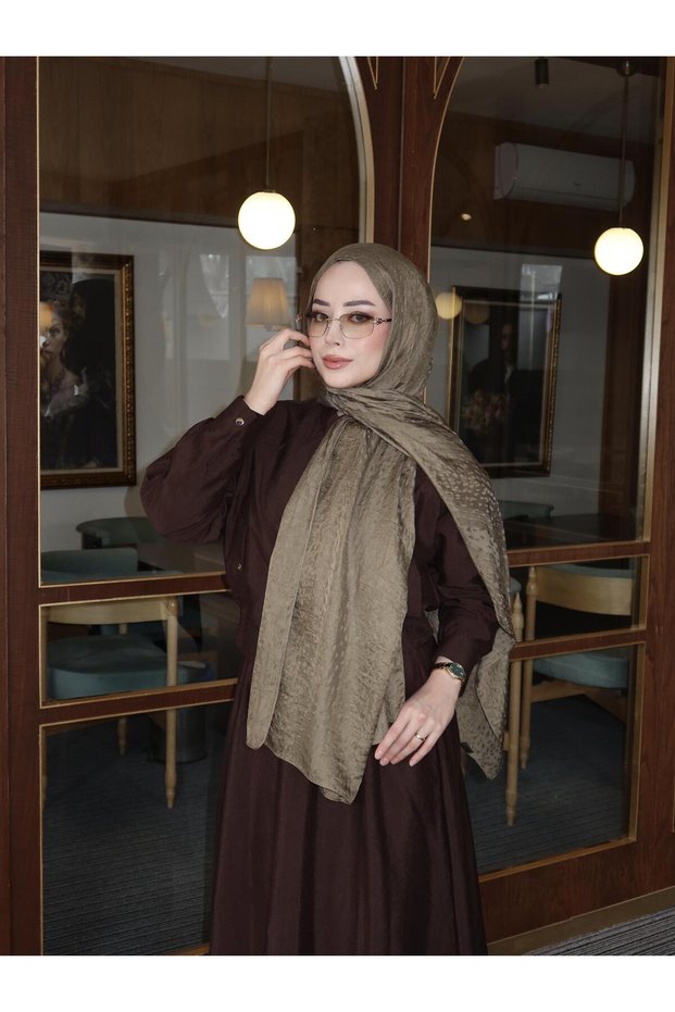 Giraffe-Patterned Jacquard Shawl
