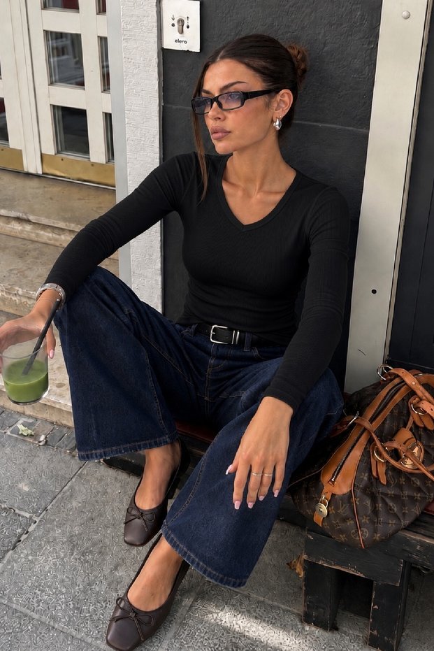 Women's Ribbed Knit V-Neck Blouse / T-Shirt