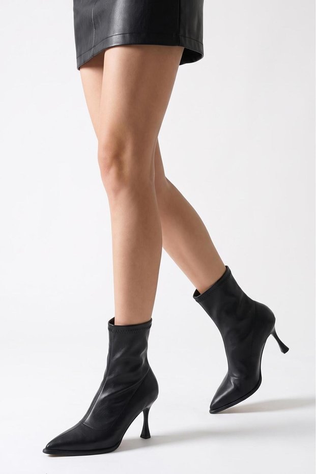 Women's Stretch Boots with Thin Heels in Black