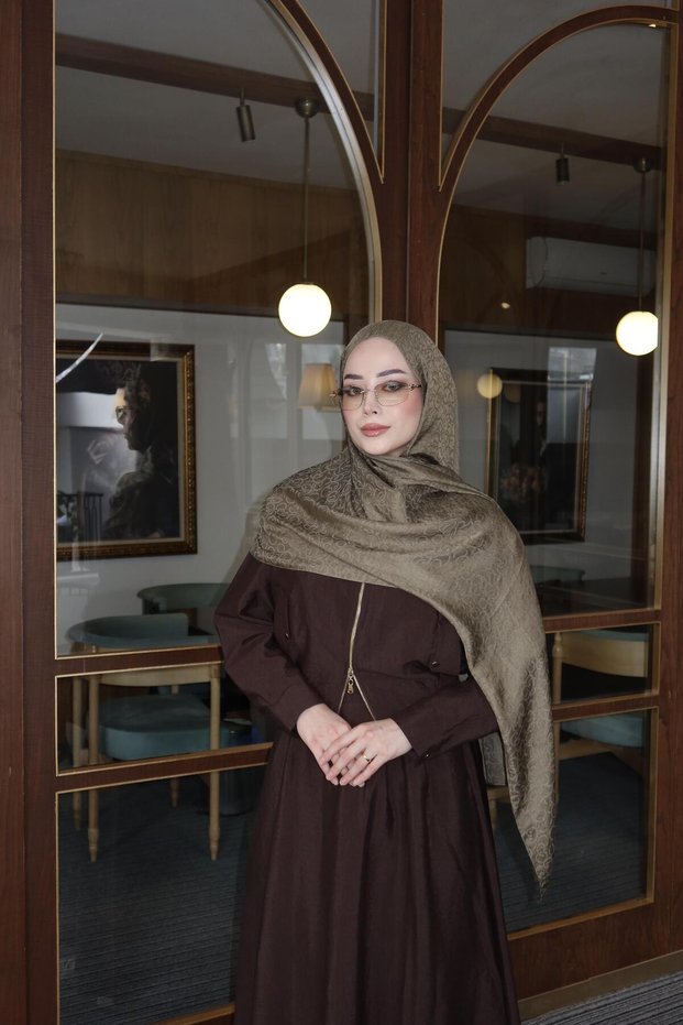 Ivy-Patterned Jacquard Shawl