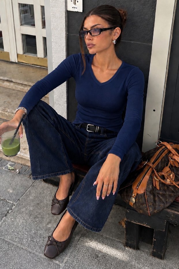 Women's Ribbed Knit V-Neck Blouse / T-Shirt
