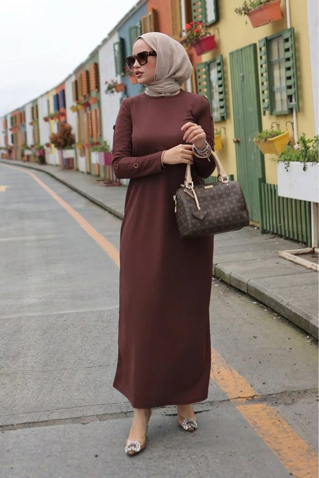 BROWN DRESS WITH BUTTONED SLEEVES