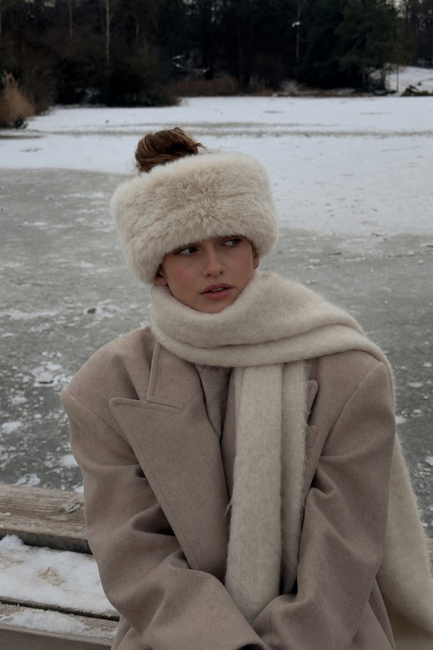 Plush Women's Winter Headband: Soft-Textured, Stretchy, and Heat-Retaining Ear Band