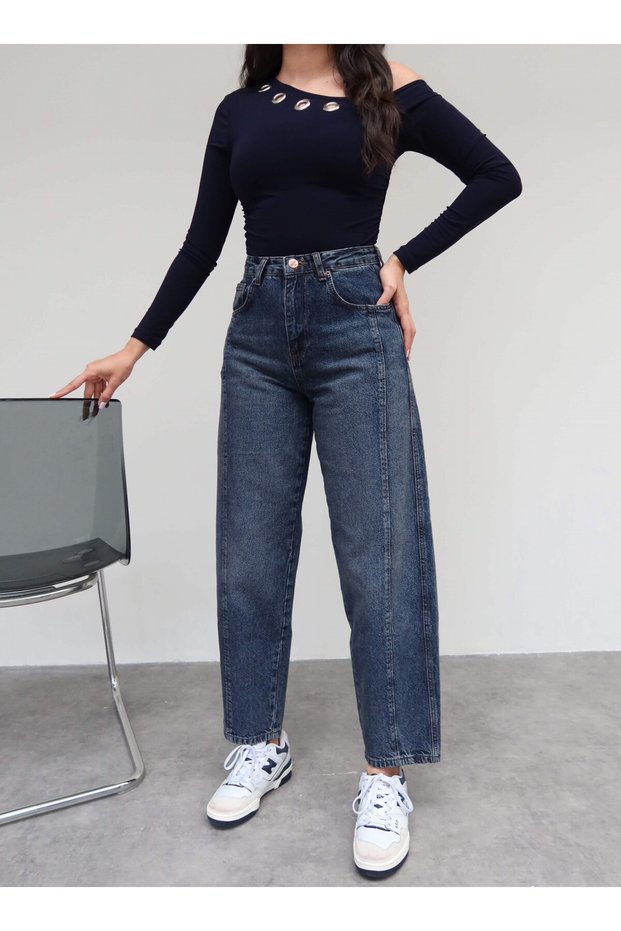 High side seam barrel jean