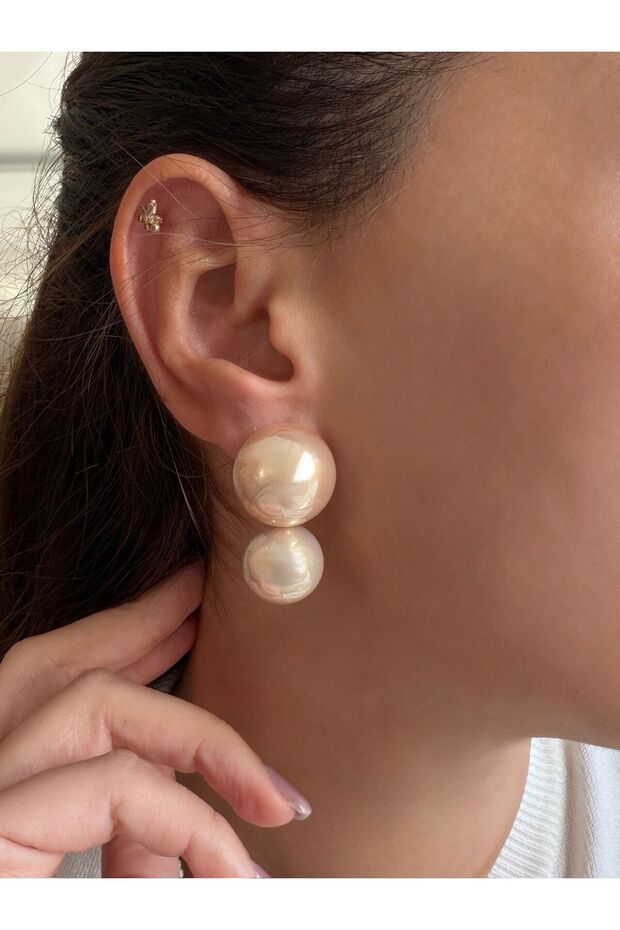 Pair of Pearl-Look Earrings — Beige