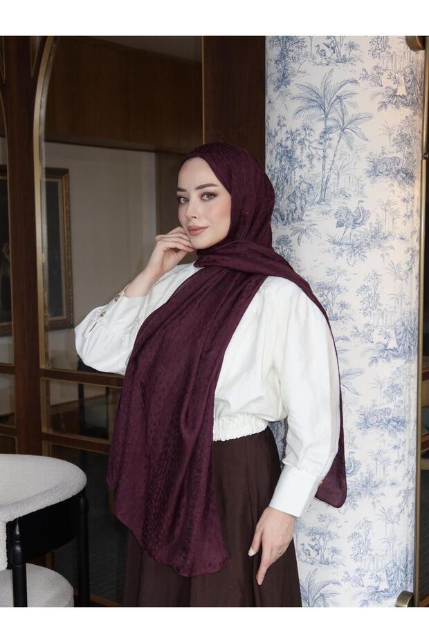 Giraffe-Patterned Jacquard Shawl