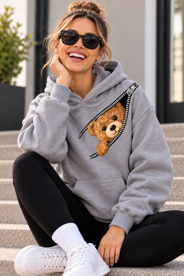 Unisex Oversized Hoodie with a Cute Teddy Bear Print Visible Through the Zipper – Relaxed Casual Sweatshirt