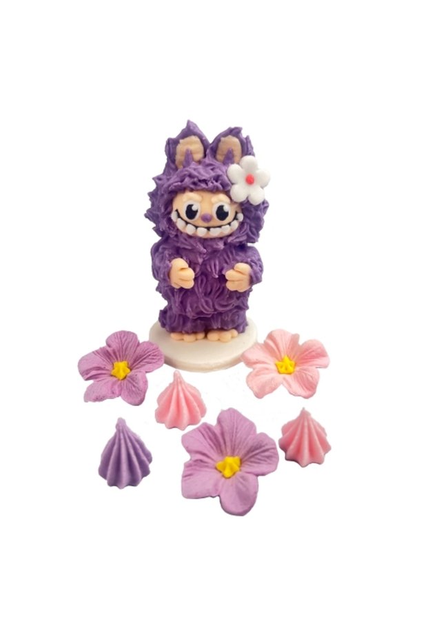 Set decor comestibil „Labubu cu flori"