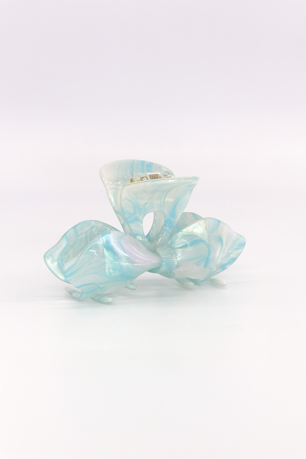 Pearlescent Ribbon Buckled Clip