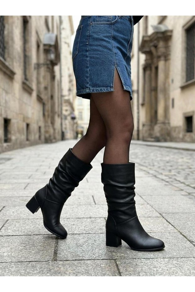 Black Leather Bell-Top Heeled Women's Casual Boots