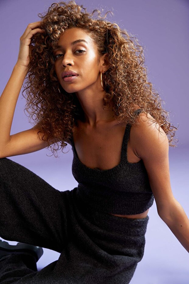 Strappy Sweetheart Collar Soft Textured Crop Knitwear Undershirt