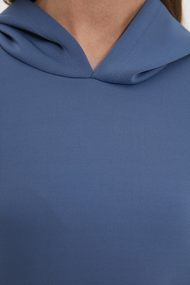 Sötétkék nagyméretű búvárpulóver - kapucnival és zsebbel TCTAW22TW0151 - 4