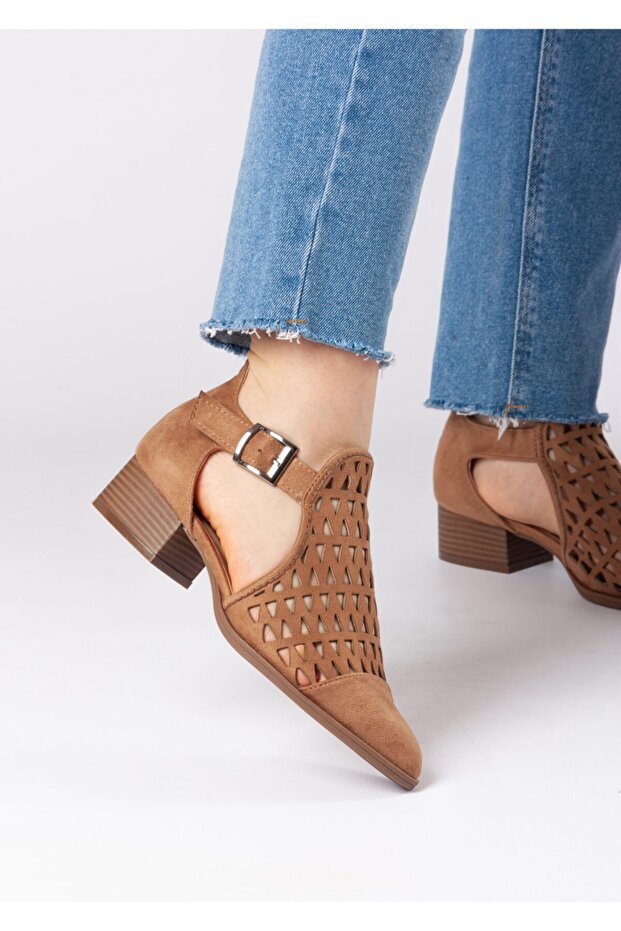 Medi Women's Laser Patterned Special Design Buckle Adjustable Camel Color Summer Shoes