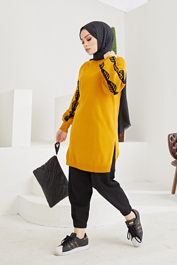 Kol Işlemeli Triko Kazak - 4