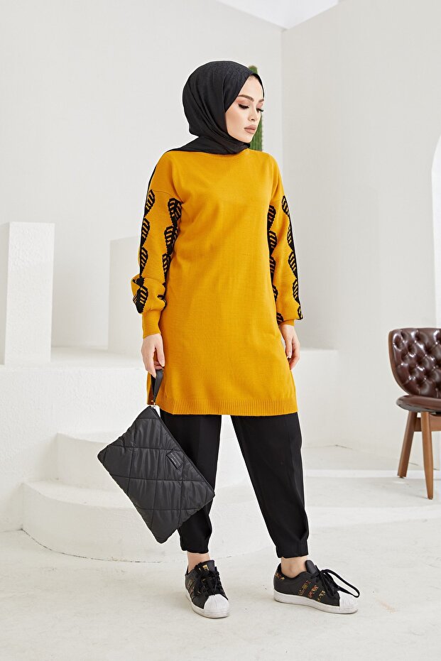 Kol Işlemeli Triko Kazak - 2