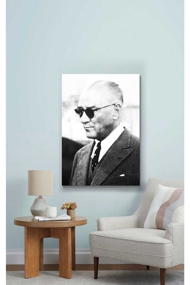 Gözlüklü Mustafa Kemal Atatürk Resmi Kanvas Tablo - 2