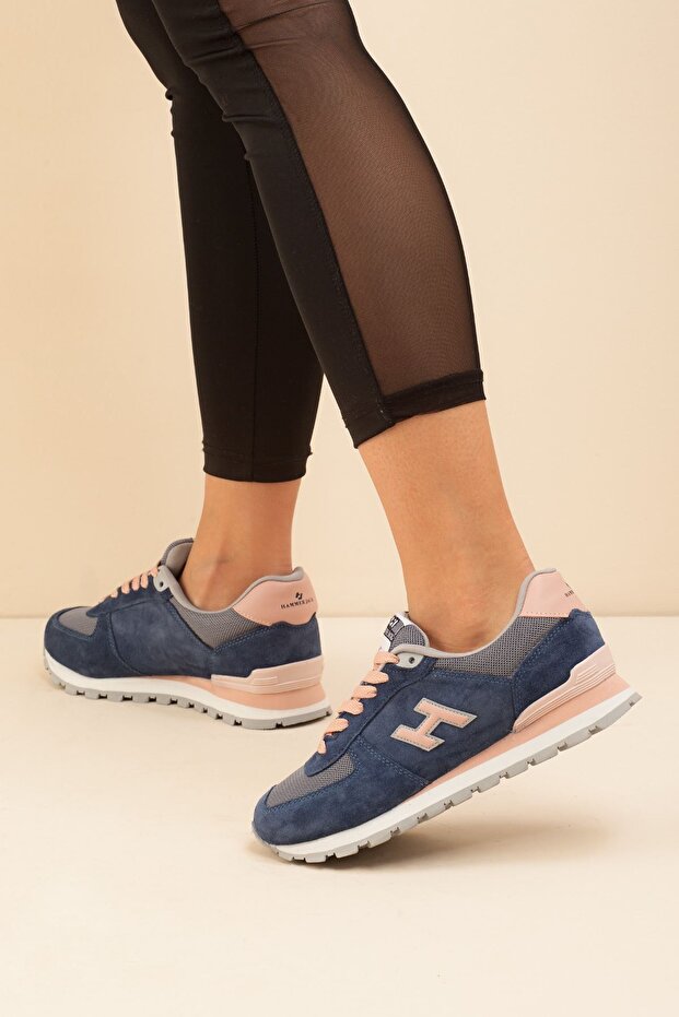 Women's Sports Shoes