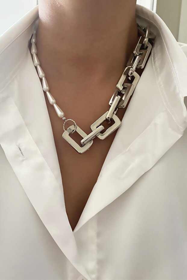 Thick Chain Tapered Pearl Design Necklace
