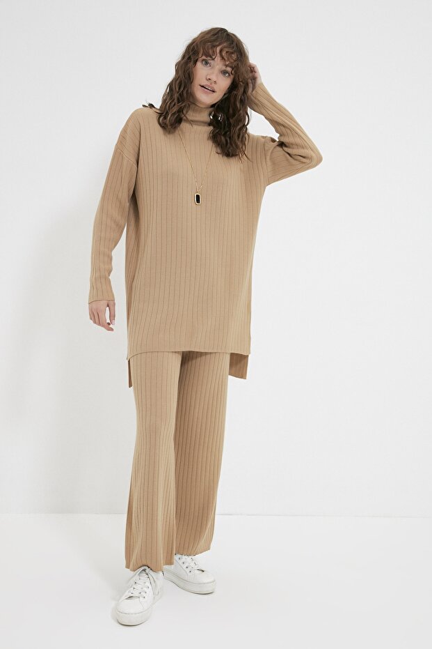 Camel Half Turtleneck Ribbed Sweater-Pants Knitwear Set TCTAW22US0101