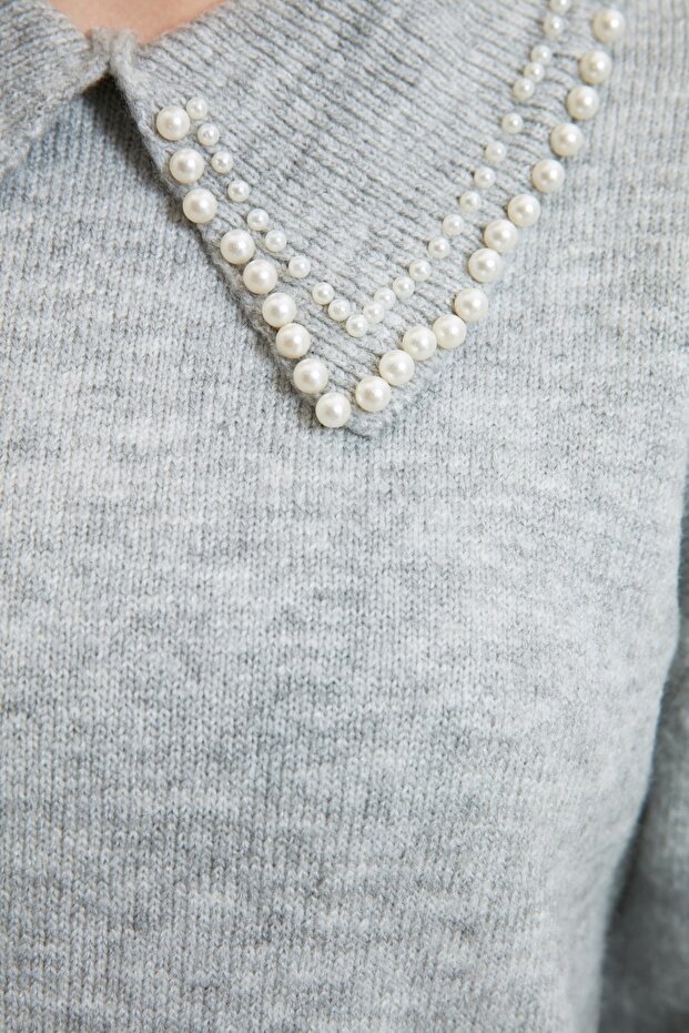 Szary dziecięcy sweterek z kołnierzykiem i perłami, z miękkiej dzianiny TCTAW22AK0238 - 4