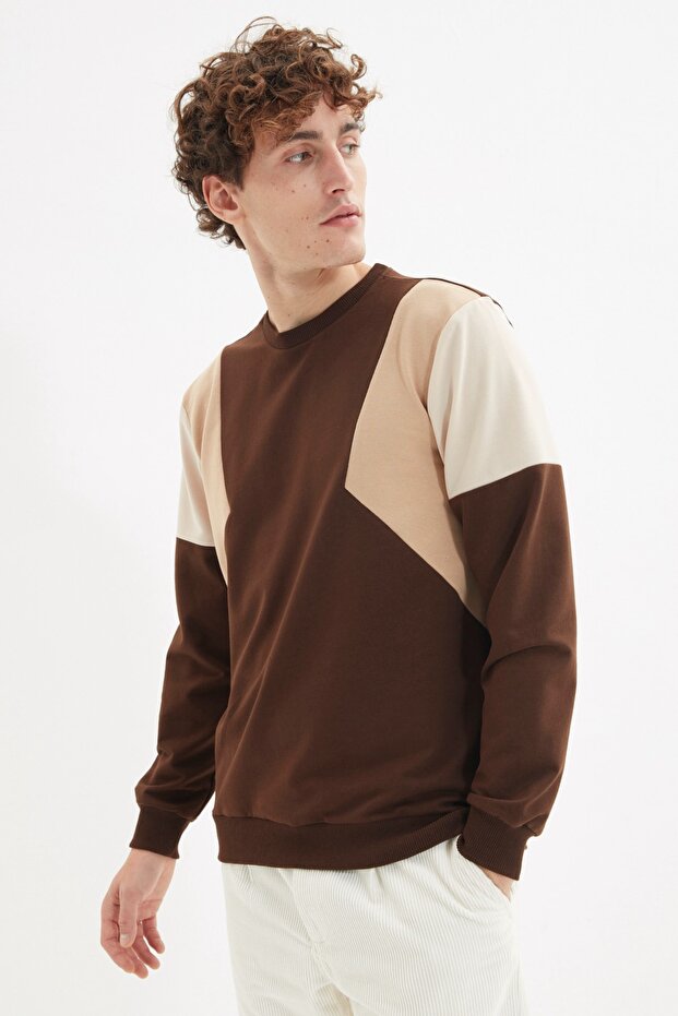 Kahverengi Regular/Normal Kesim Uzun Kollu Panelli Şardonsuz Sweatshirt TMNAW22SW0750 - 1