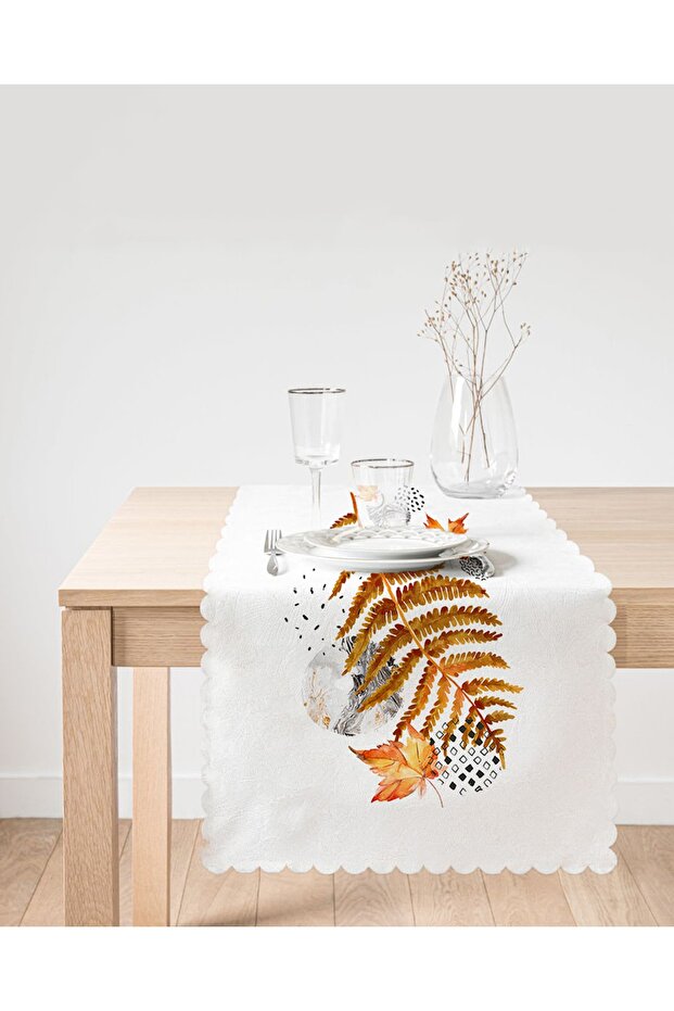 عداء الخريف بنمط أوراق الشجر على خلفية من الرخام الأبيض - 2