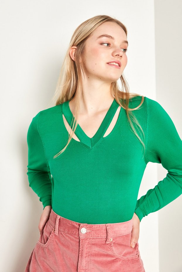 Women's Green V-Neck Window Knitwear Sweater YL-KZ99874