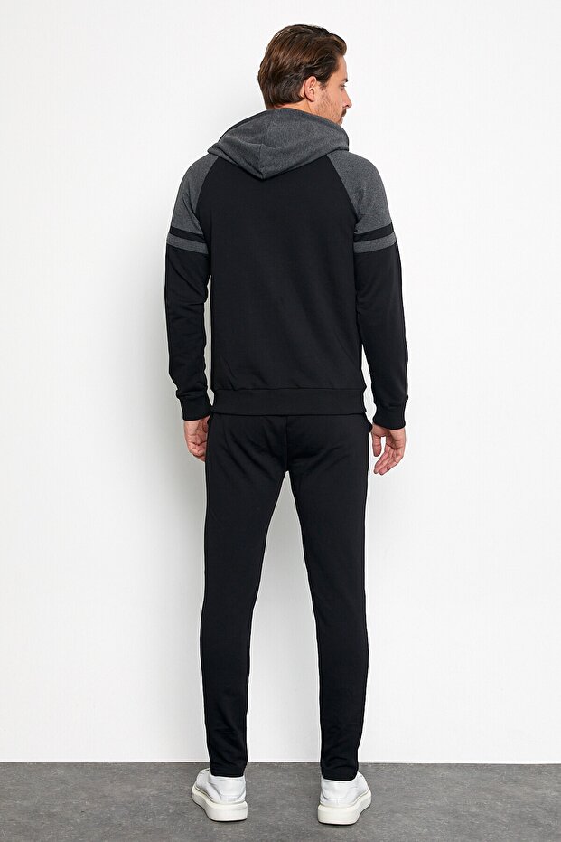 طقم رياضي أسود - 6