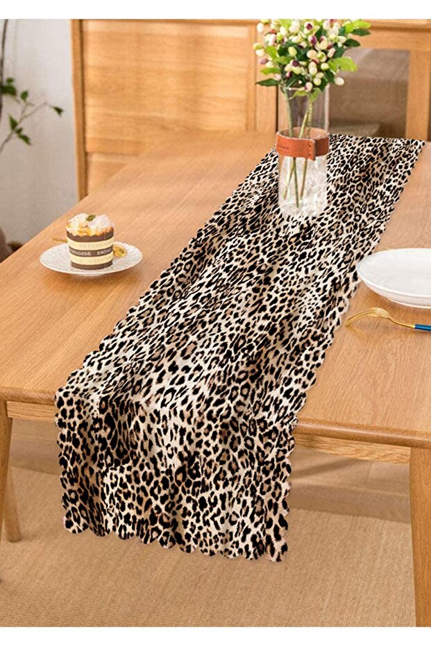 عداء رقمي مطبوع عليه صورة الفهد - 1