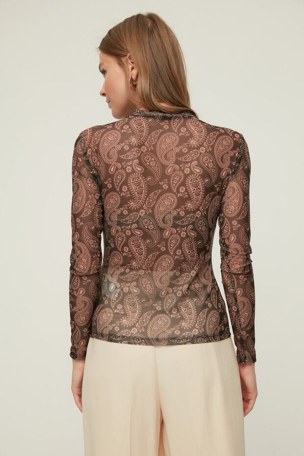 Wielobarwna, dopasowana, tiulowa bluzka z dzianiny we wzór paisley TWOAW20BZ1008 - 5