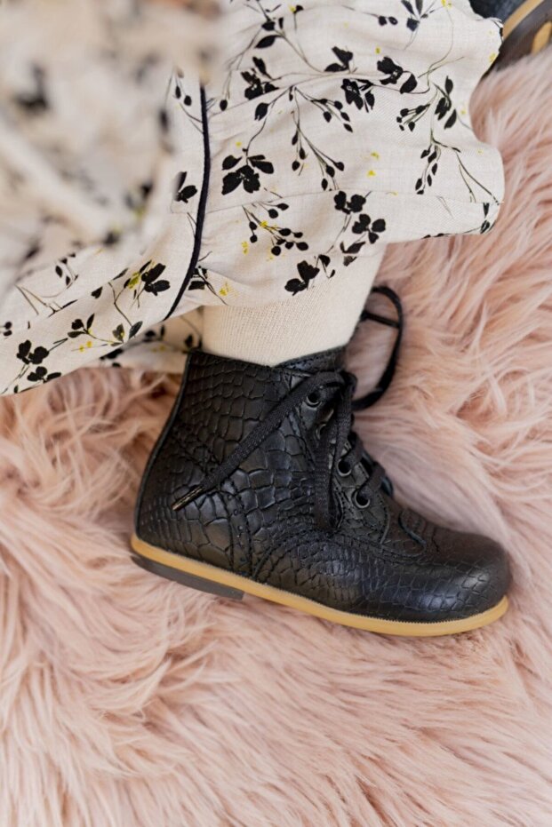 Siyah Kız Çocuk Bot - 2