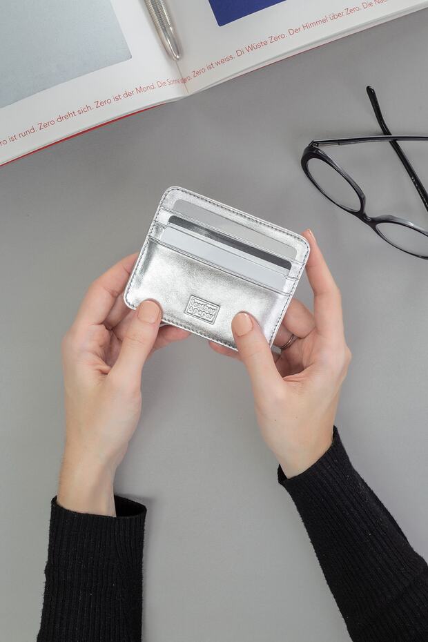 Leather & Paper Credit Card Holder Holder Silver