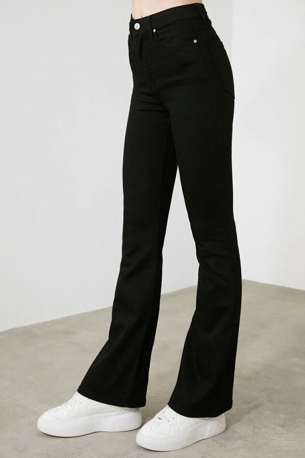 Flare Jeans in Black Flare Jenas