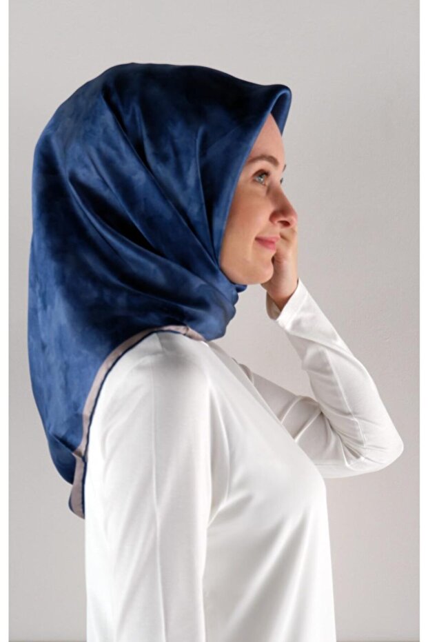 وشاح حريري من الساتان (سورا) بنمط السحابة - أزرق نيلي - 7208701-324